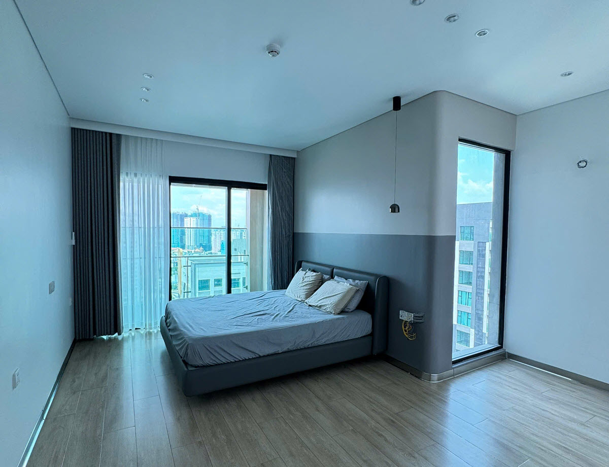 Cho thuê penthouse 450m2 4PN 6WC full nội thất cao cấp tại DE LA SOL Quận 4