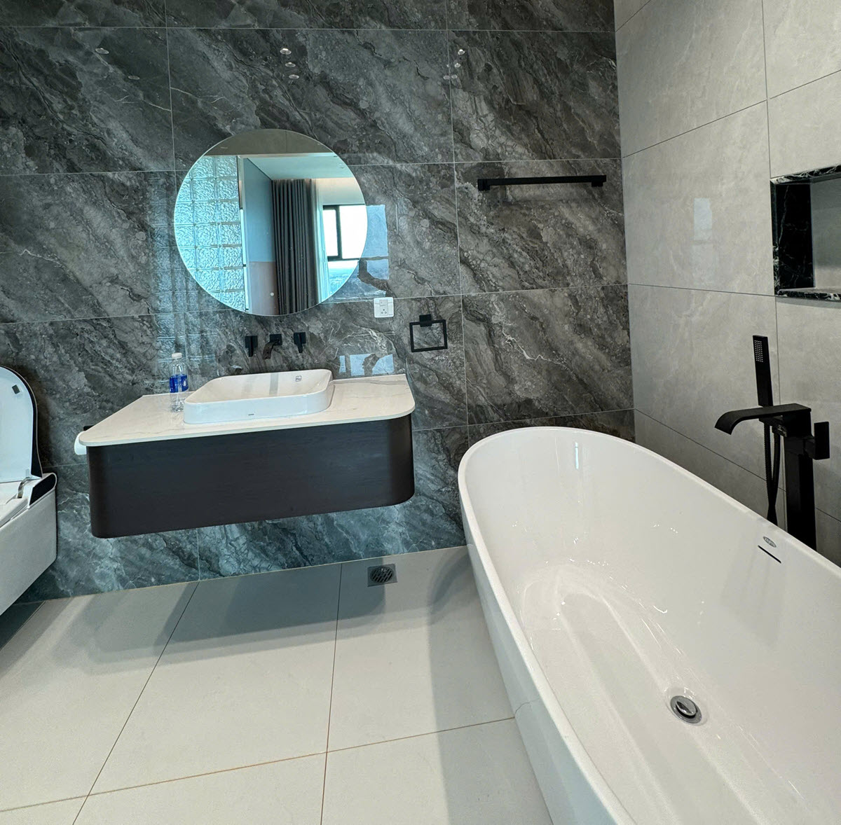 Cho thuê penthouse 450m2 4PN 6WC full nội thất cao cấp tại DE LA SOL Quận 4