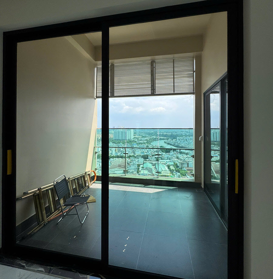 Cho thuê penthouse 450m2 4PN 6WC full nội thất cao cấp tại DE LA SOL Quận 4