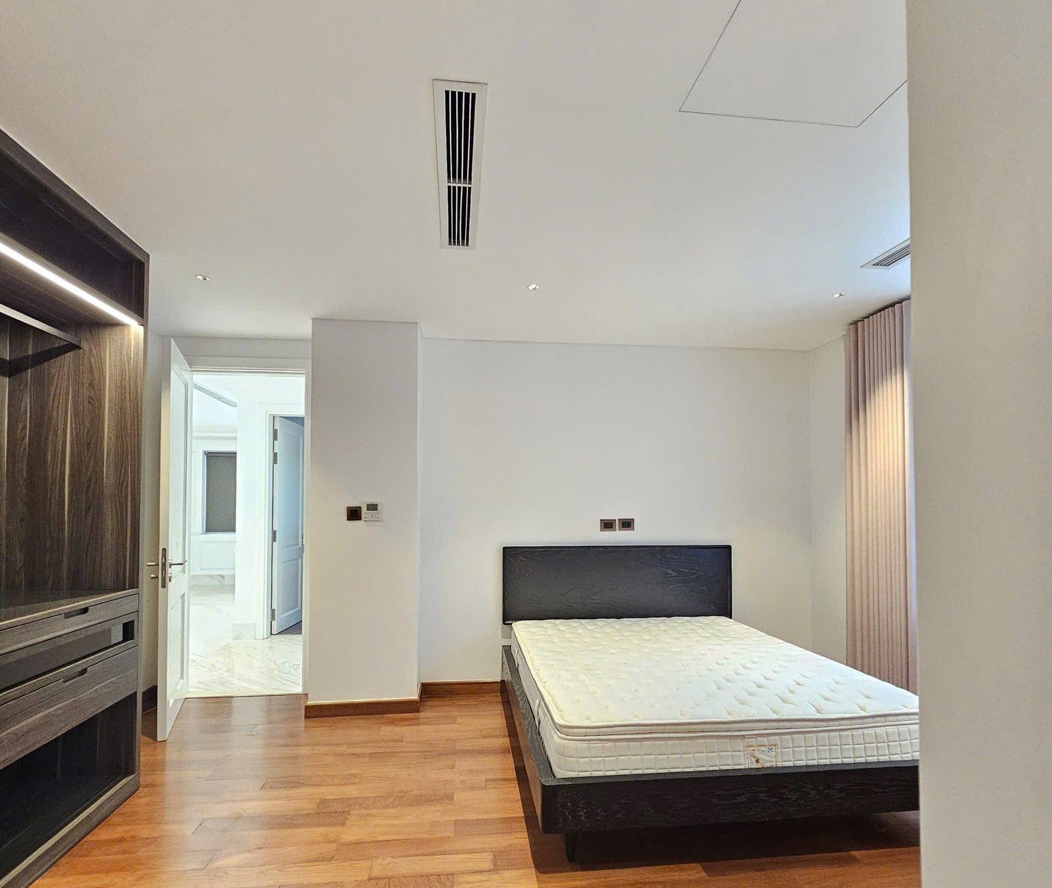 Cho thuê biệt thự compound Riviera Point 450m2 với nội thất siêu sang