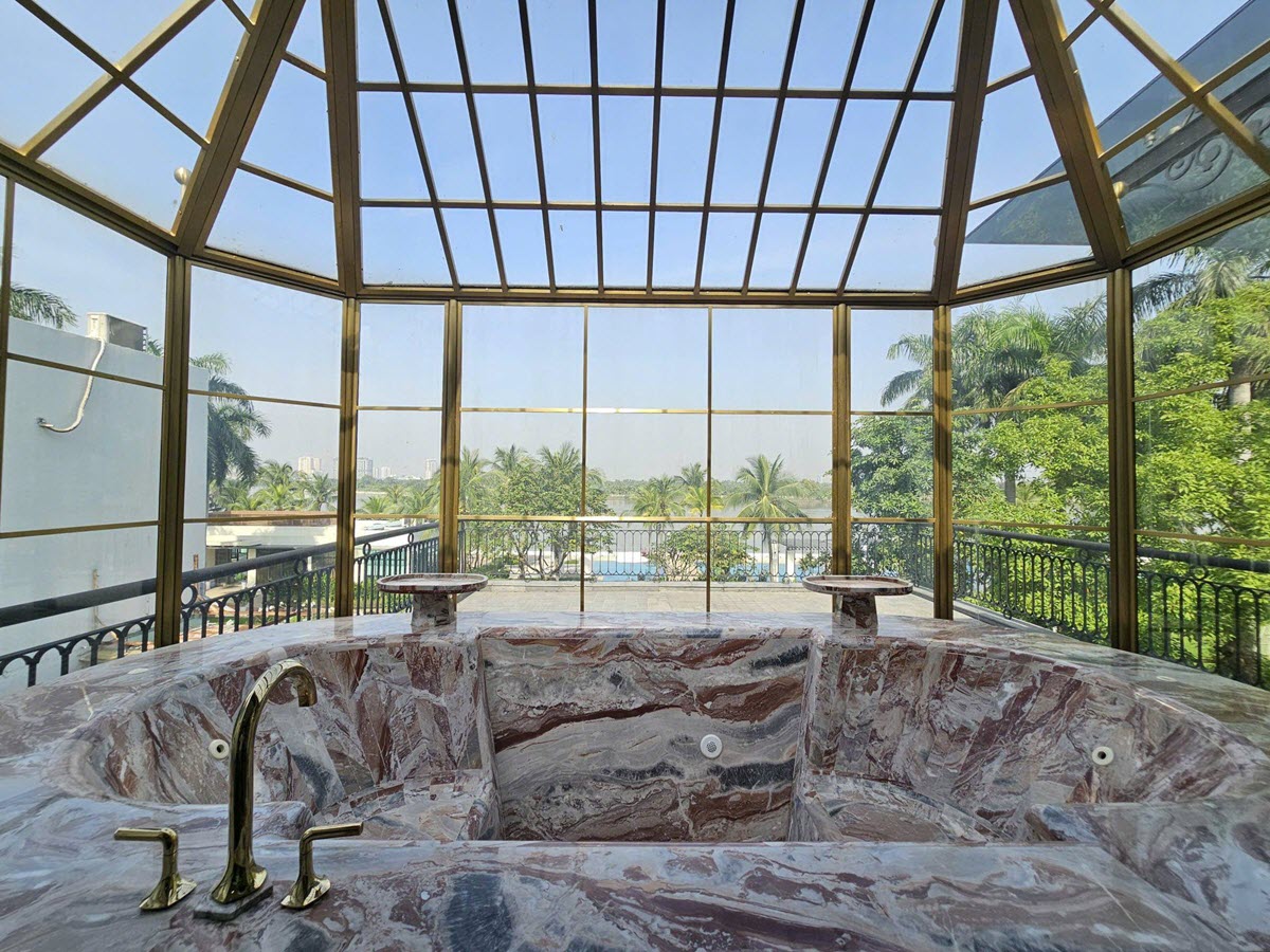 Cho thuê biệt thự compound Riviera Point 450m2 với nội thất siêu sang